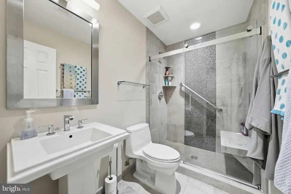 616 26TH STREET S Arlington, VA 22202