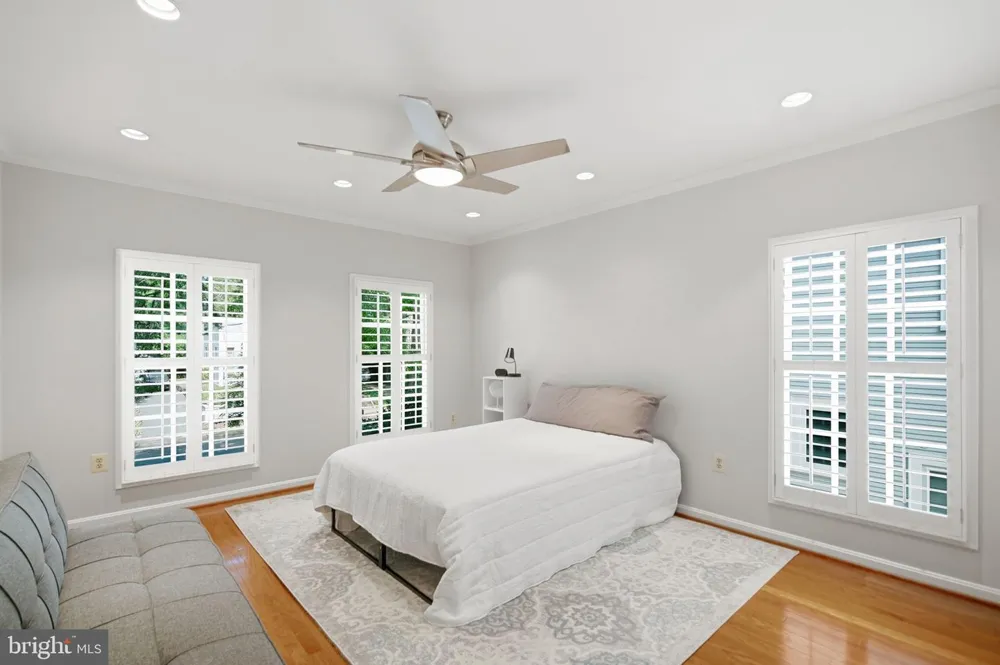 616 26TH STREET S Arlington, VA 22202
