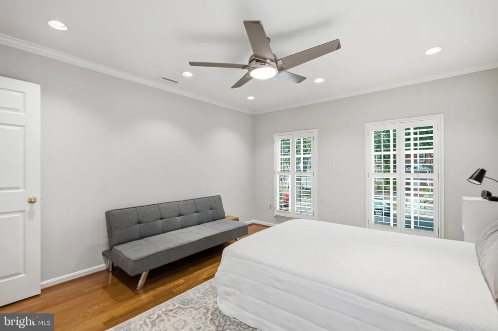 616 26TH STREET S Arlington, VA 22202
