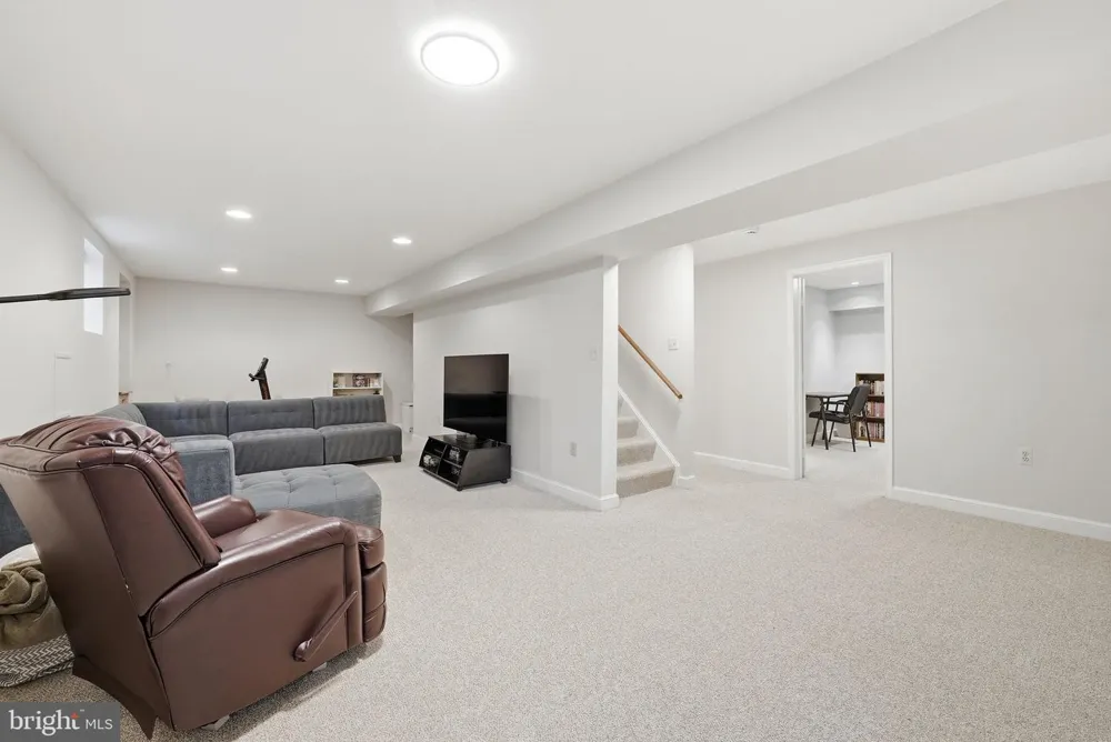 616 26TH STREET S Arlington, VA 22202