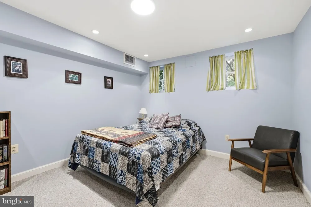 616 26TH STREET S Arlington, VA 22202