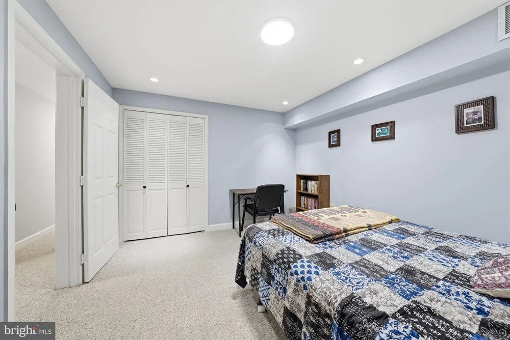 616 26TH STREET S Arlington, VA 22202