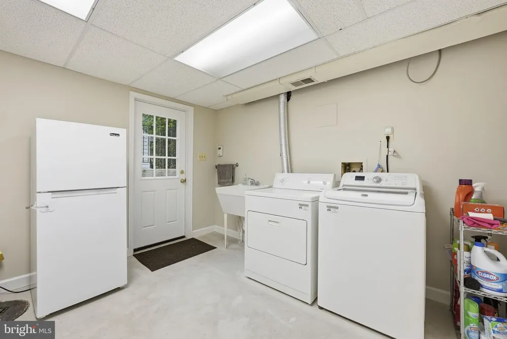 616 26TH STREET S Arlington, VA 22202
