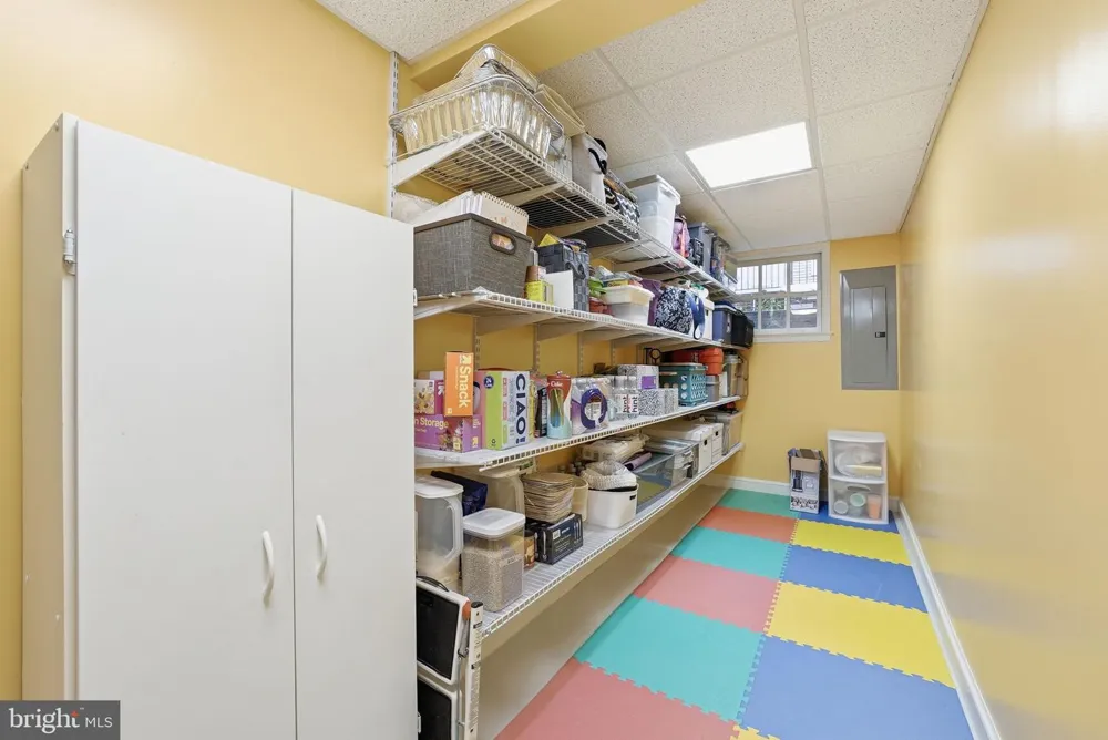 616 26TH STREET S Arlington, VA 22202