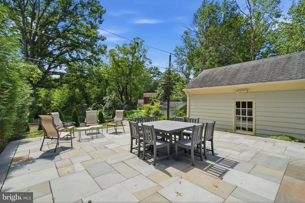 616 26TH STREET S Arlington, VA 22202