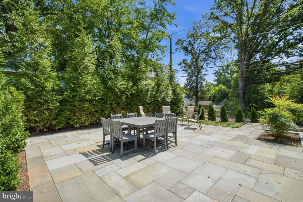 616 26TH STREET S Arlington, VA 22202