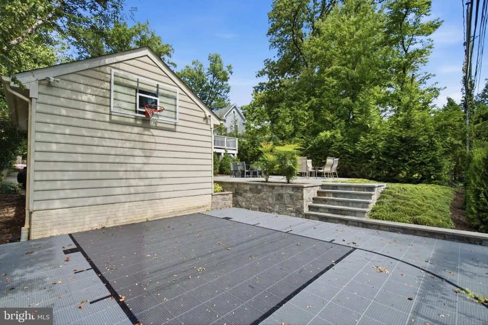616 26TH STREET S Arlington, VA 22202