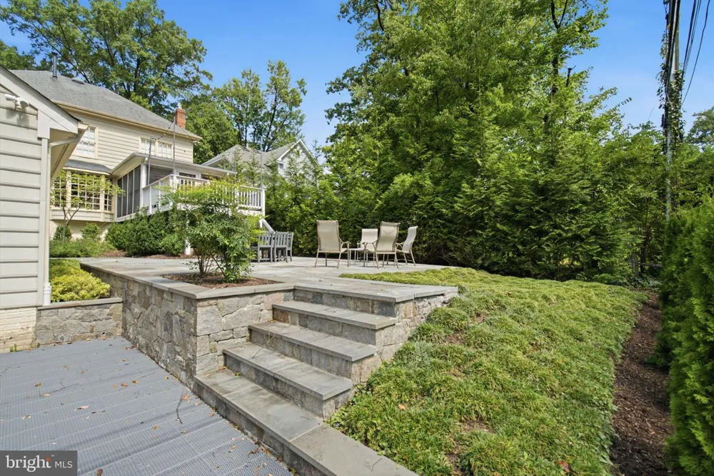 616 26TH STREET S Arlington, VA 22202