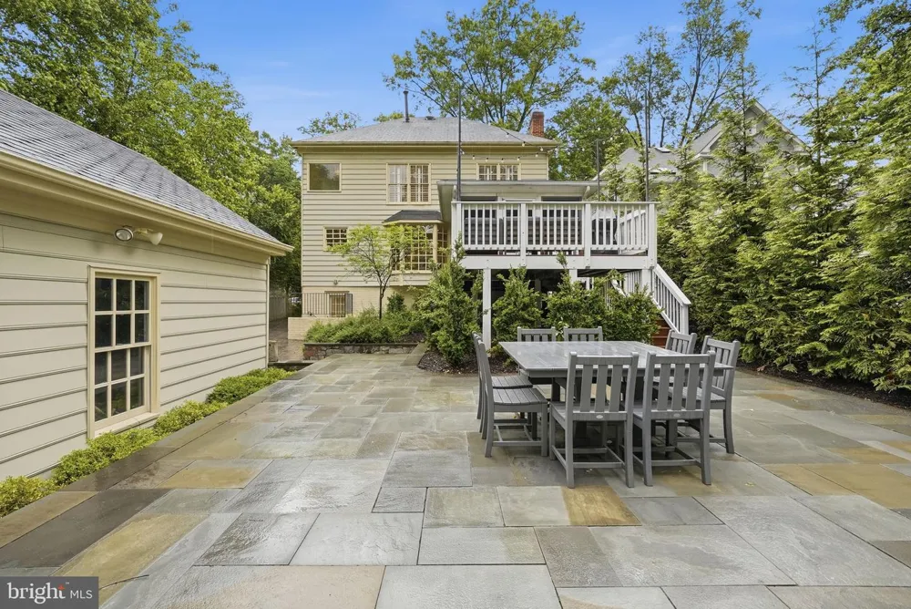 616 26TH STREET S Arlington, VA 22202