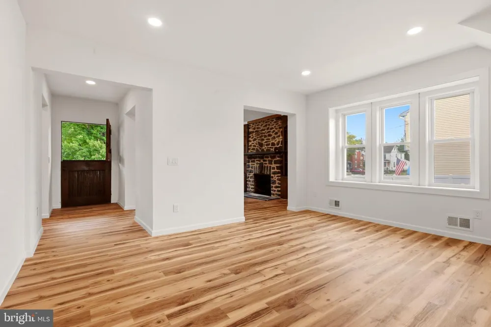 12 MORTON STREET Riverside, NJ 08075