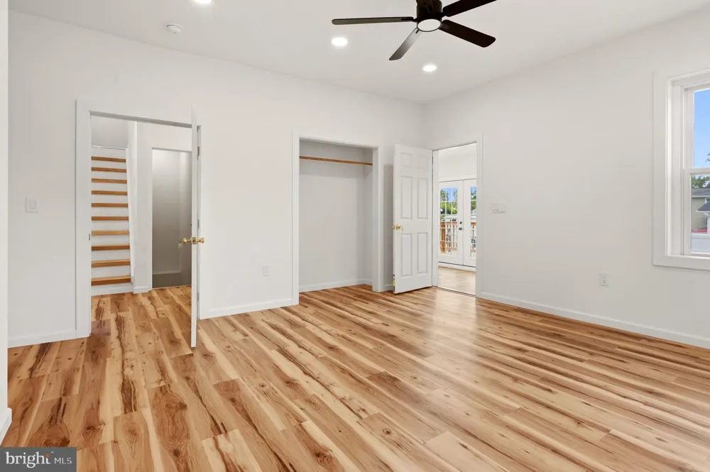 12 MORTON STREET Riverside, NJ 08075