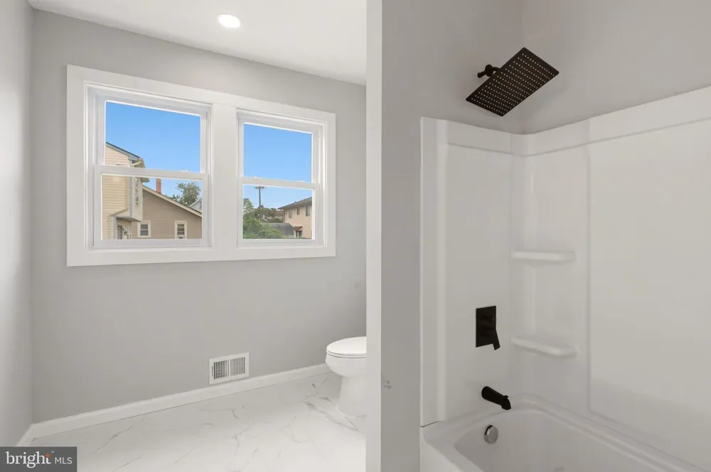 12 MORTON STREET Riverside, NJ 08075