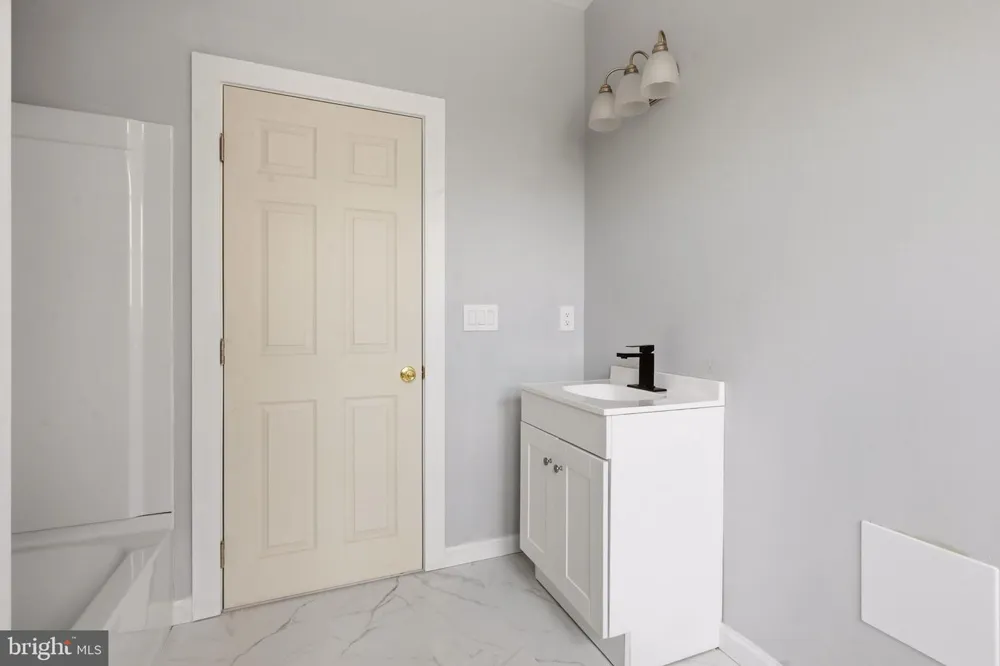 12 MORTON STREET Riverside, NJ 08075