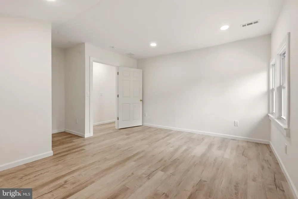 12 MORTON STREET Riverside, NJ 08075