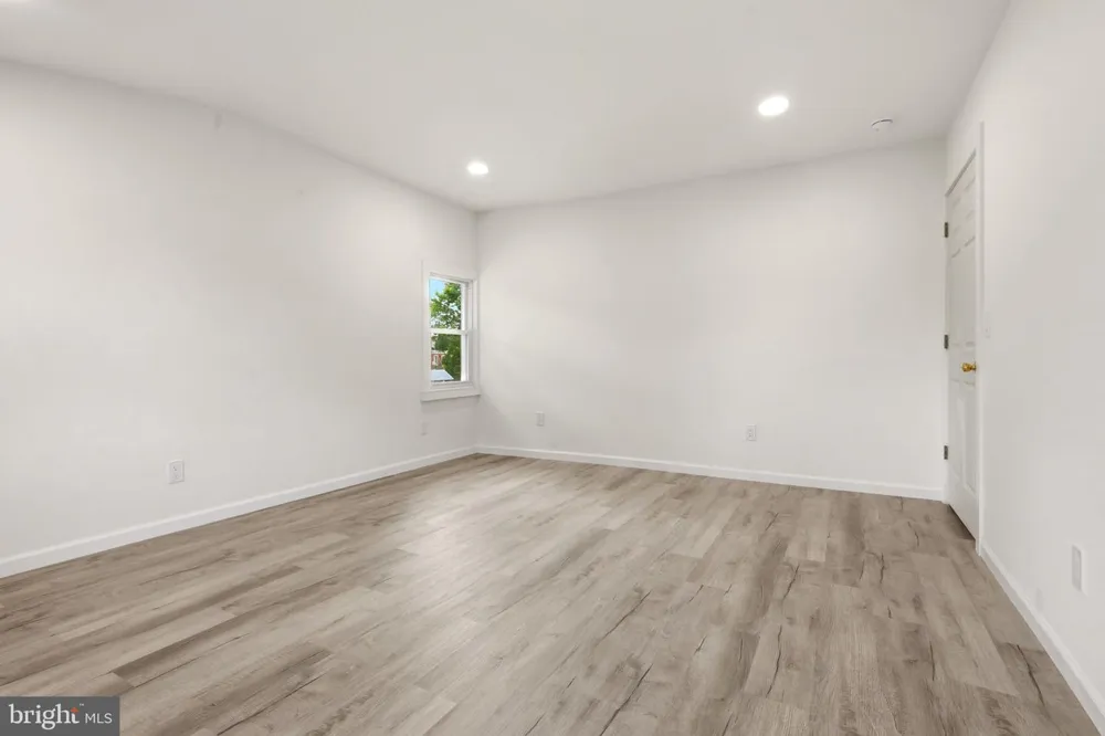 12 MORTON STREET Riverside, NJ 08075