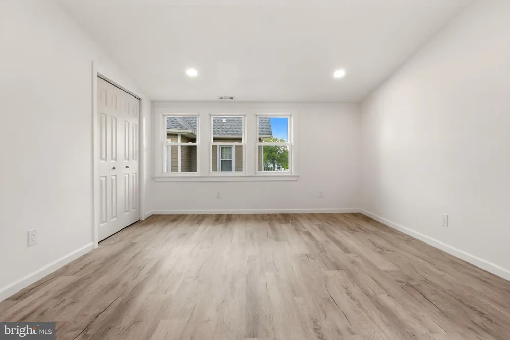 12 MORTON STREET Riverside, NJ 08075