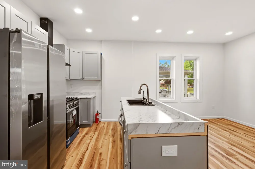 12 MORTON STREET Riverside, NJ 08075