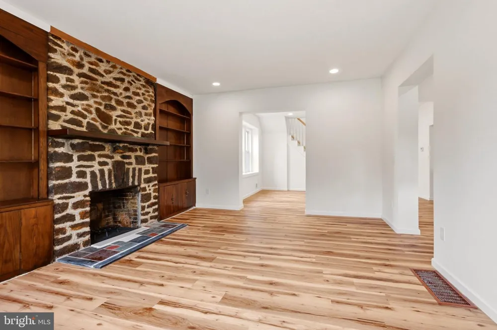 12 MORTON STREET Riverside, NJ 08075