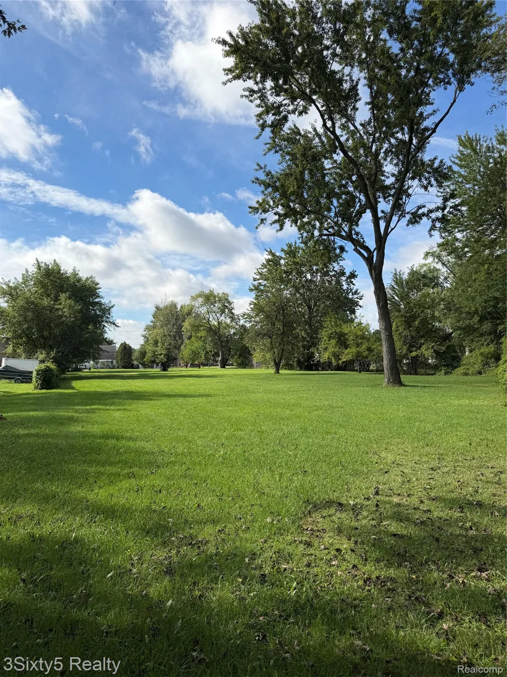 28121 Powers Street Westland City, MI 48186