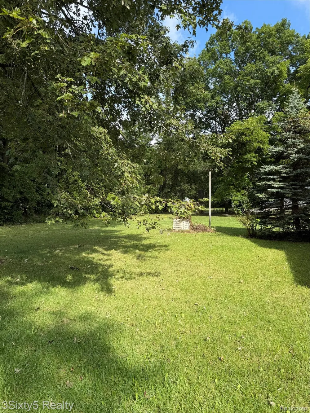 28121 Powers Street Westland City, MI 48186