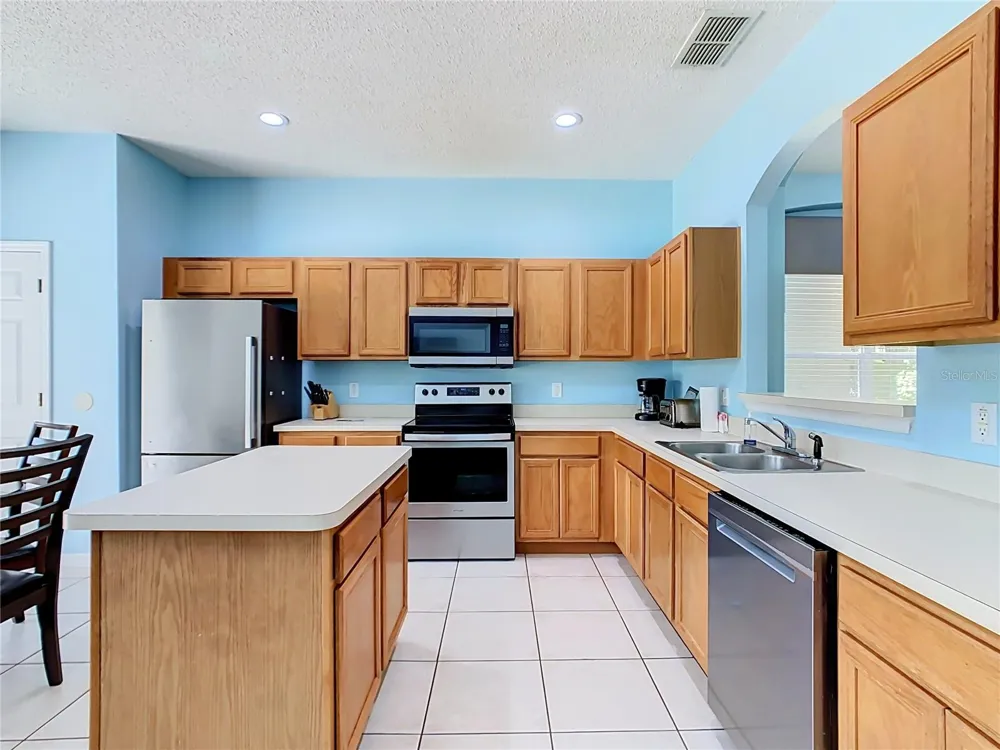 8551 LA ISLA DRIVE Kissimmee, FL 34747