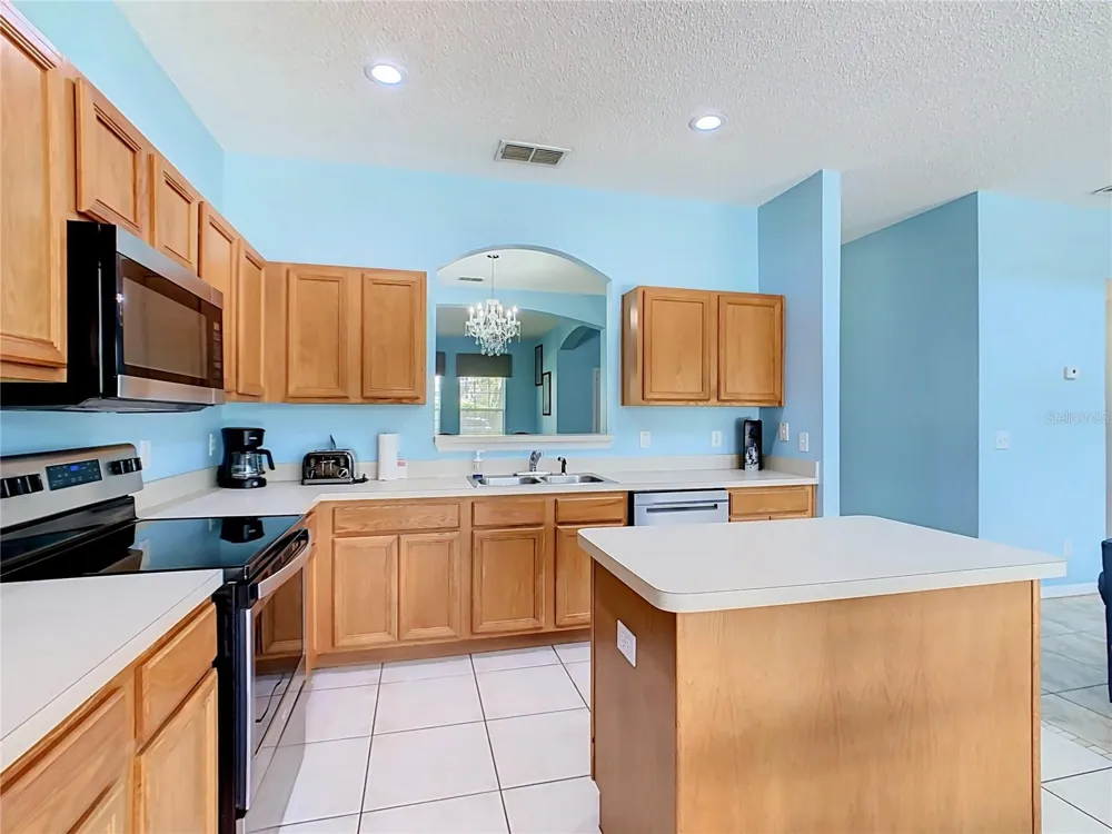 8551 LA ISLA DRIVE Kissimmee, FL 34747