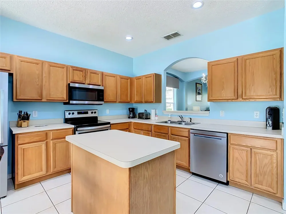 8551 LA ISLA DRIVE Kissimmee, FL 34747