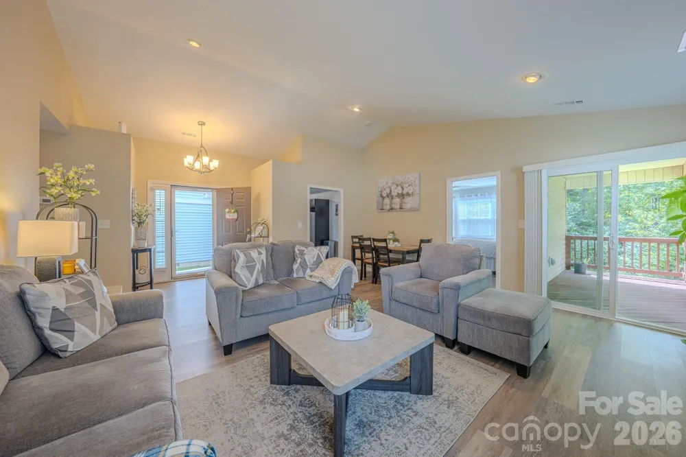 177 Clear Creekside Drive Hendersonville, NC 28792