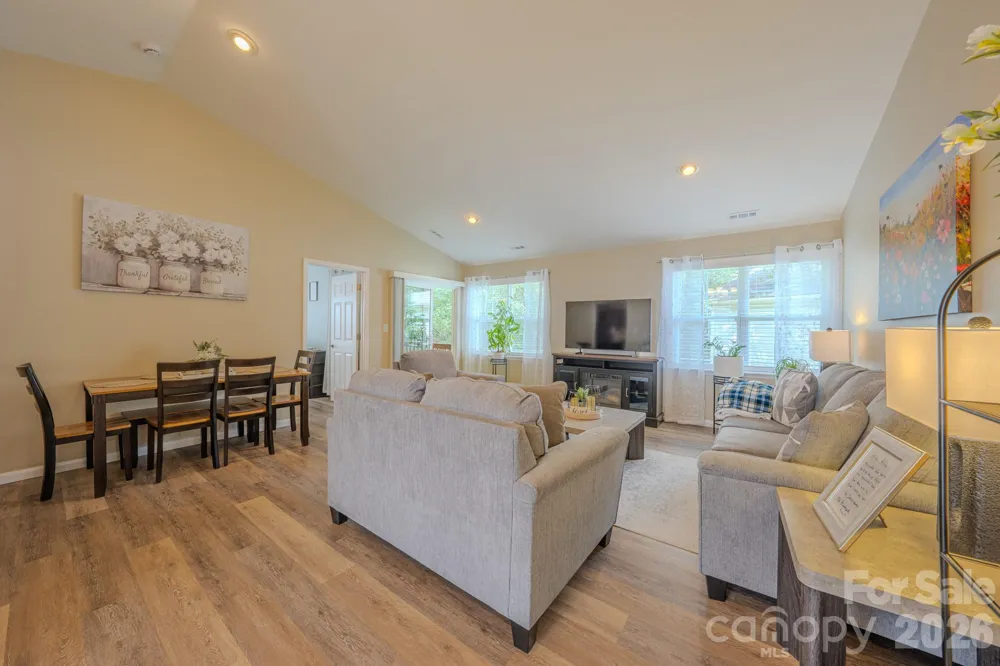 177 Clear Creekside Drive Hendersonville, NC 28792