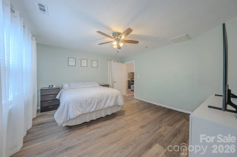 177 Clear Creekside Drive Hendersonville, NC 28792