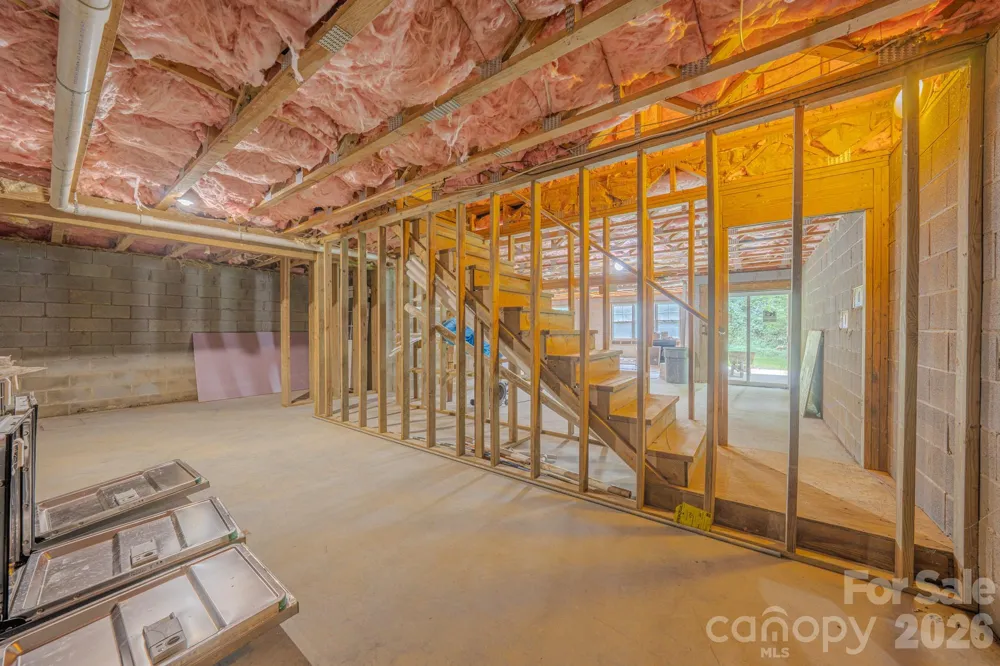 177 Clear Creekside Drive Hendersonville, NC 28792