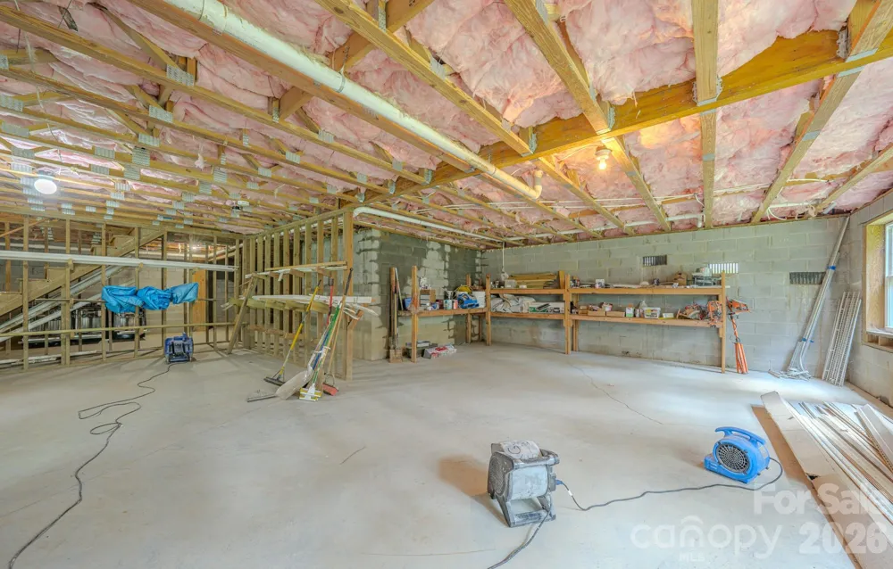 177 Clear Creekside Drive Hendersonville, NC 28792