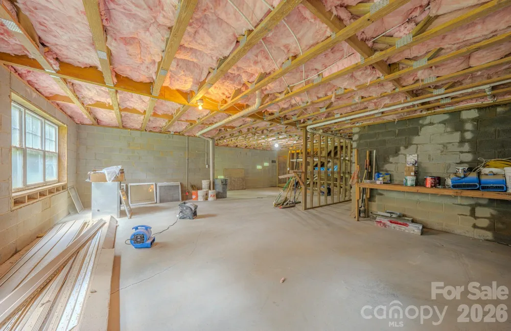 177 Clear Creekside Drive Hendersonville, NC 28792