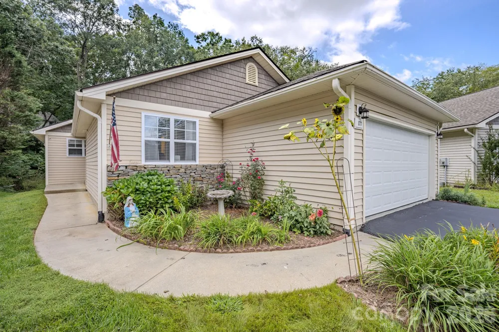 177 Clear Creekside Drive Hendersonville, NC 28792