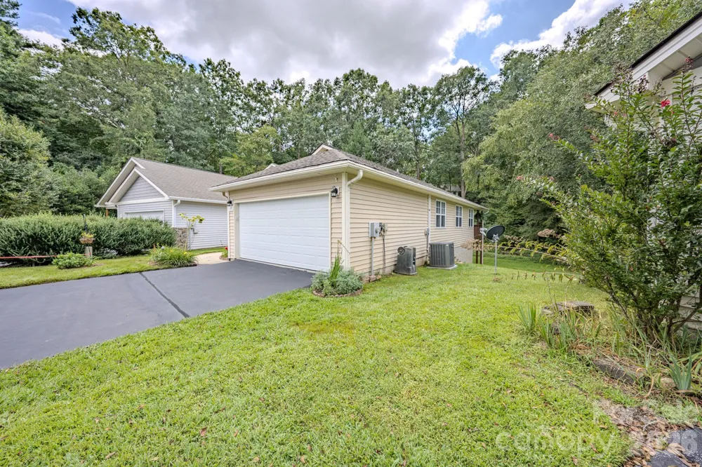 177 Clear Creekside Drive Hendersonville, NC 28792