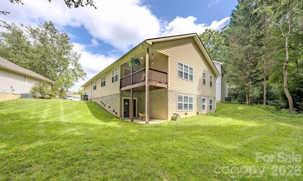 177 Clear Creekside Drive Hendersonville, NC 28792