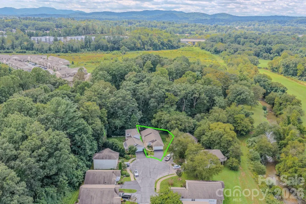 177 Clear Creekside Drive Hendersonville, NC 28792