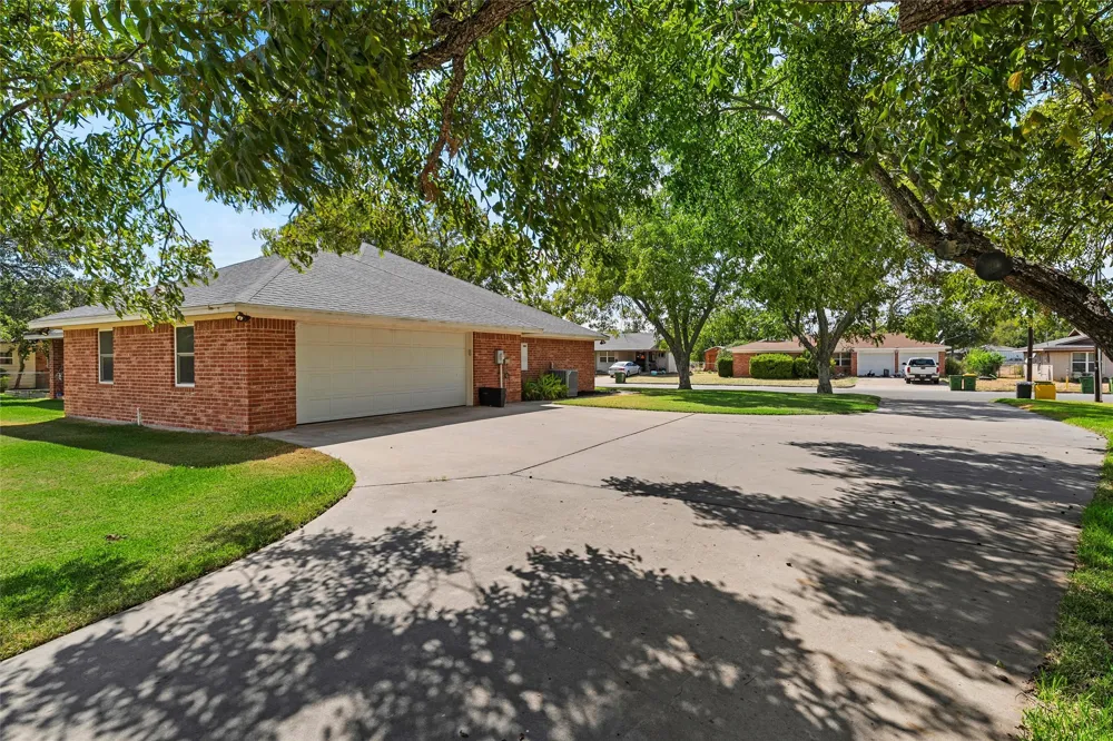 1004 Main Street West, TX 76691
