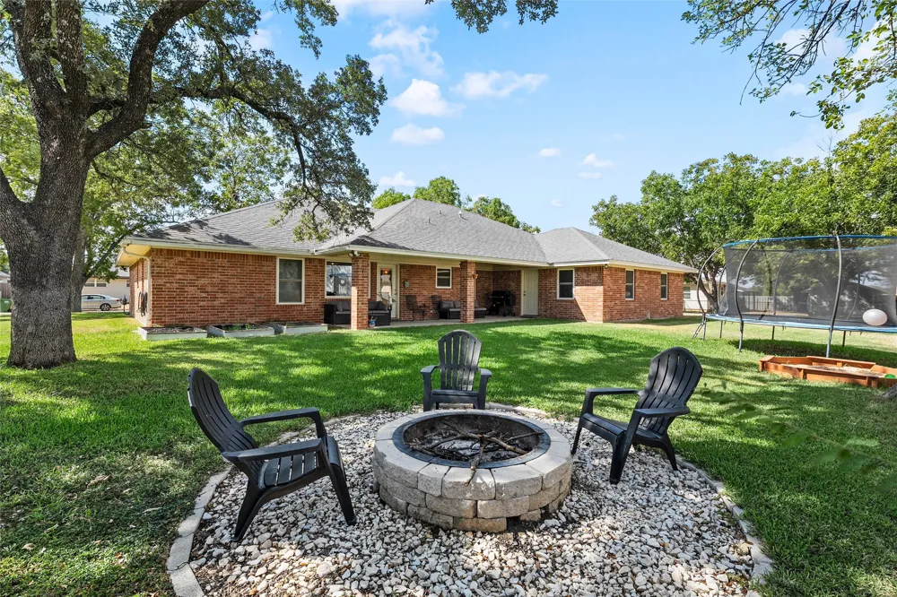 1004 Main Street West, TX 76691