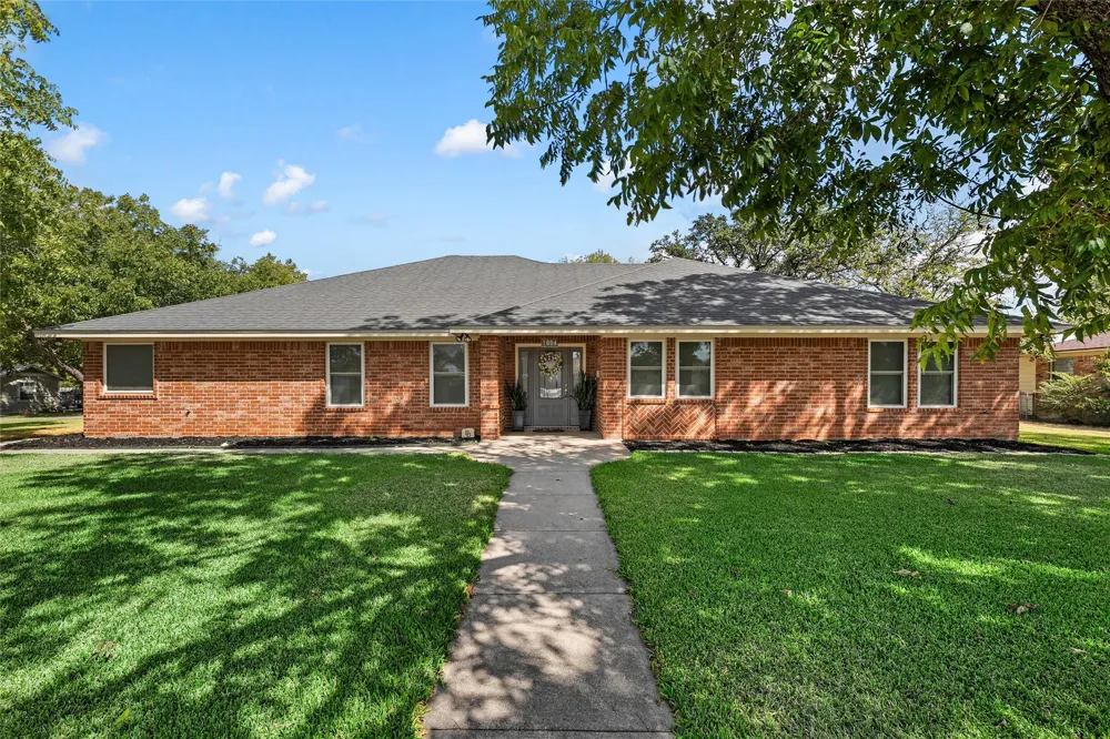 1004 Main Street West, TX 76691