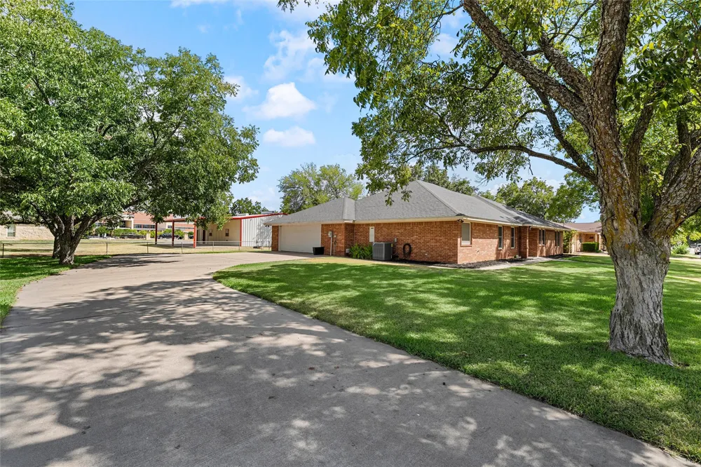 1004 Main Street West, TX 76691