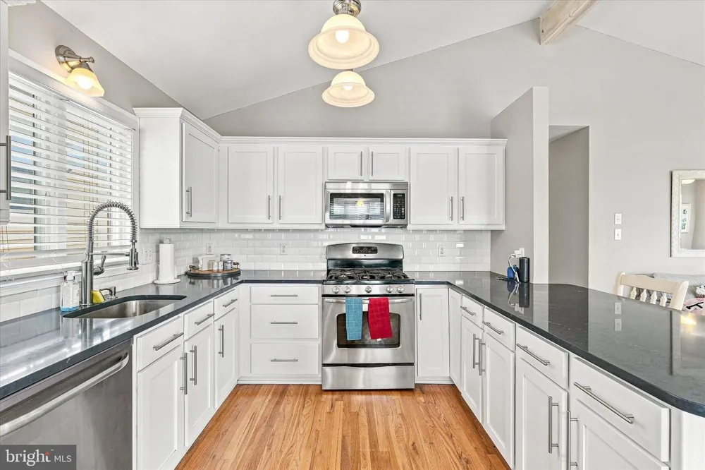 256 W 10TH STREET Ship Bottom, NJ 08008
