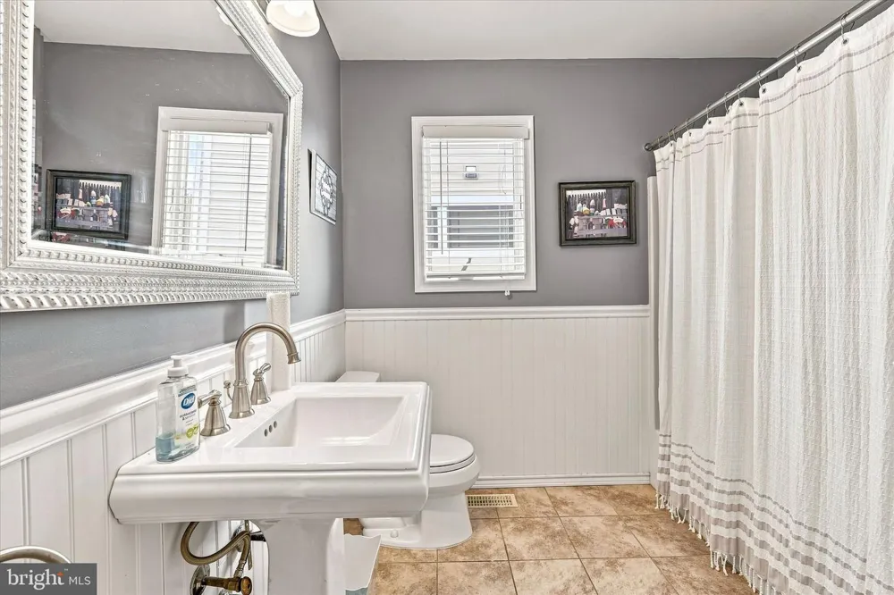 256 W 10TH STREET Ship Bottom, NJ 08008