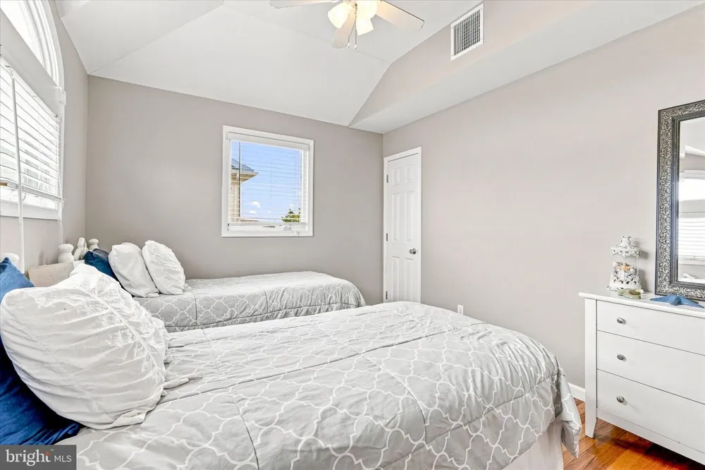 256 W 10TH STREET Ship Bottom, NJ 08008