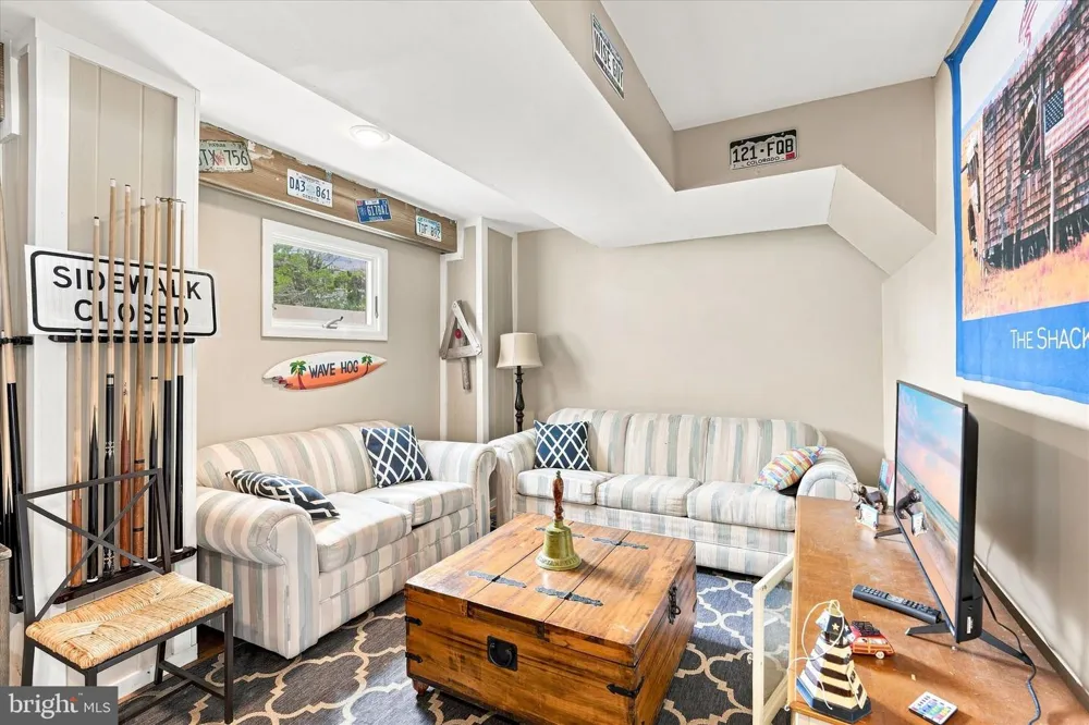 256 W 10TH STREET Ship Bottom, NJ 08008