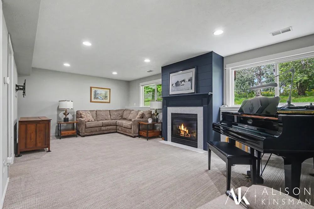 3861 Old Elm Drive SE Kentwood, MI 49512