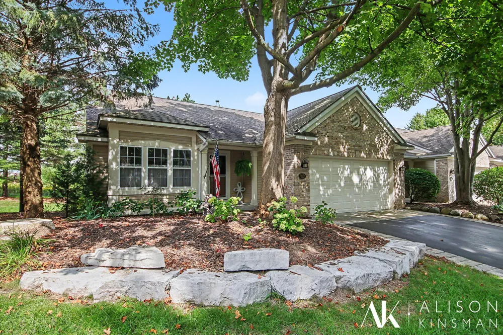 3861 Old Elm Drive SE Kentwood, MI 49512