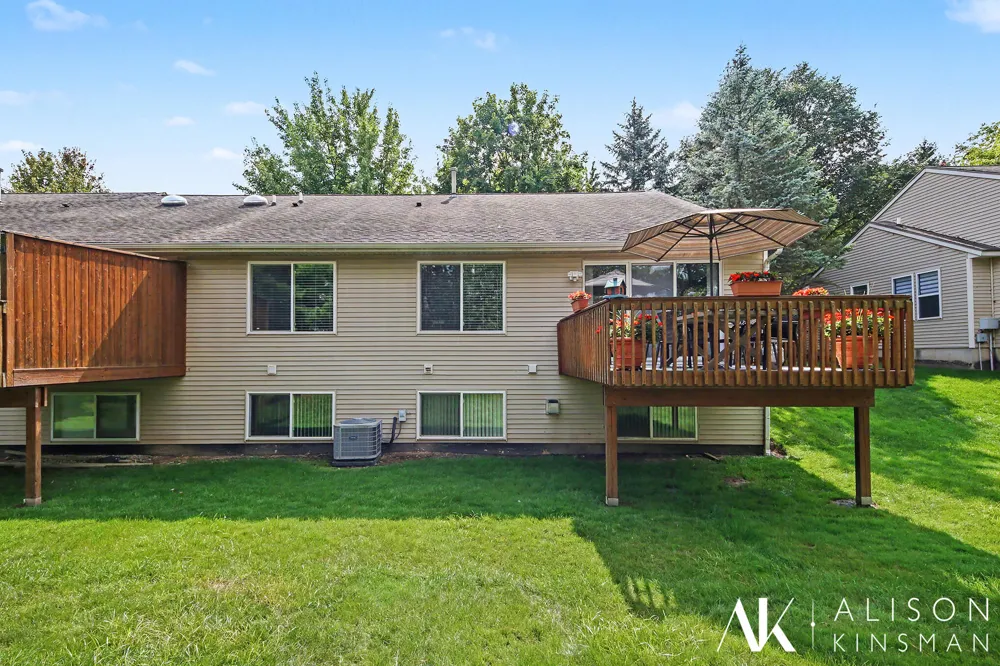 3861 Old Elm Drive SE Kentwood, MI 49512