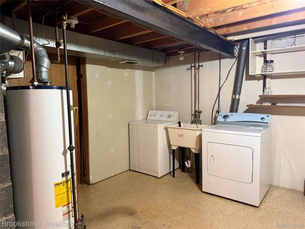 8401 18 Mile Road #241 Sterling Heights City, MI 48313