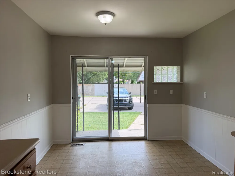 8401 18 Mile Road #241 Sterling Heights City, MI 48313